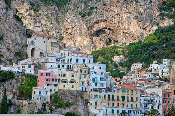 Eggers, Julie 아티스트의 Italy-Amalfi Colorful buildings in the coastal town of Amalfi작품입니다.